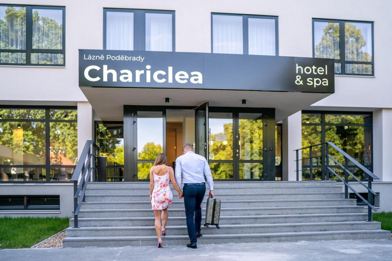 & Chariclea 4*
